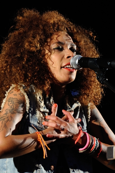 Flavia Coelho . 2014